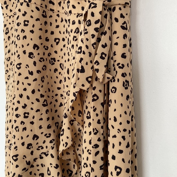 Aritzia Sunday Best Savoy leopard print wrap dress - Picture 7 of 11